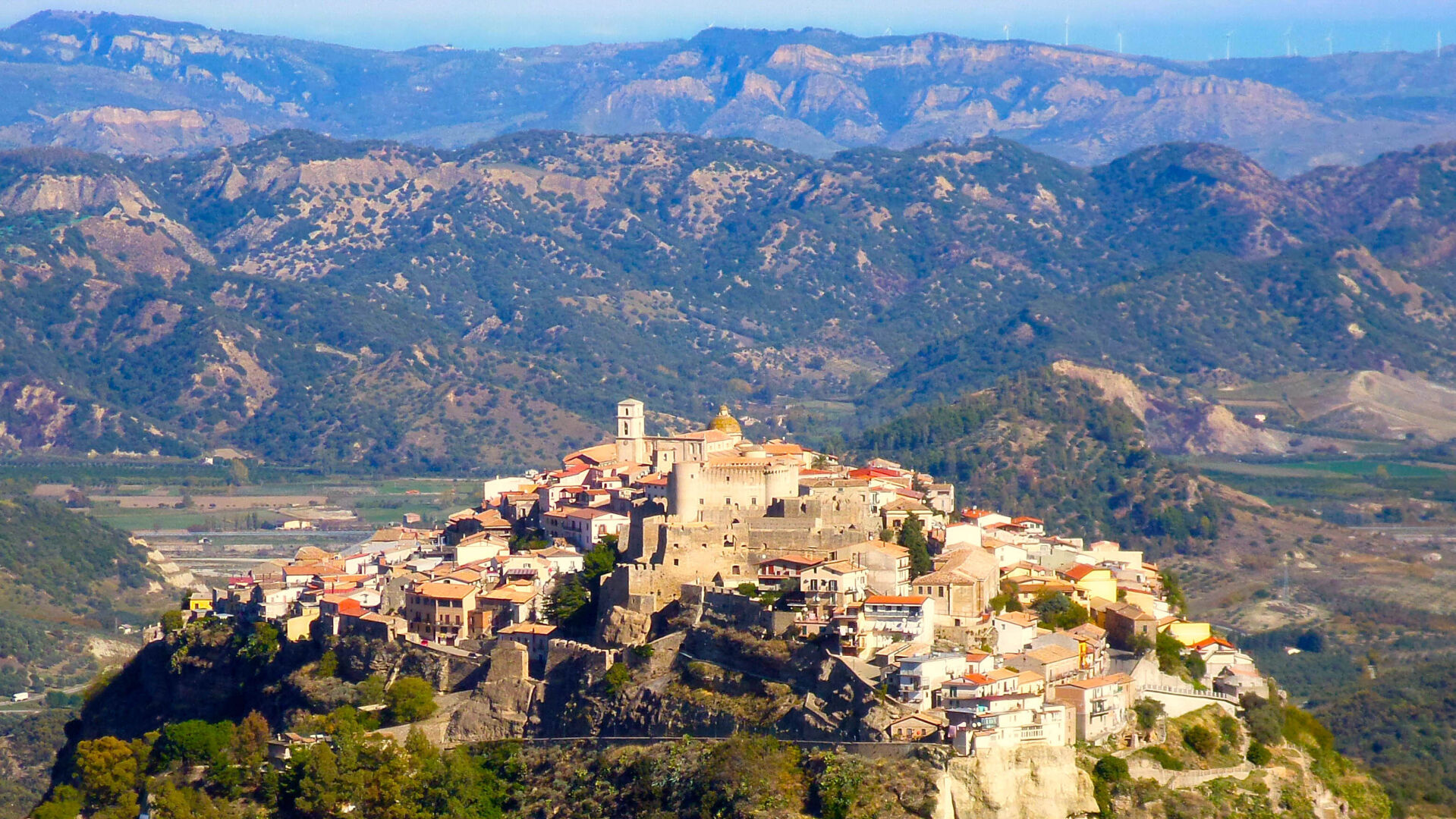 These pretty Italian villages want to pay you $33,000 to move in